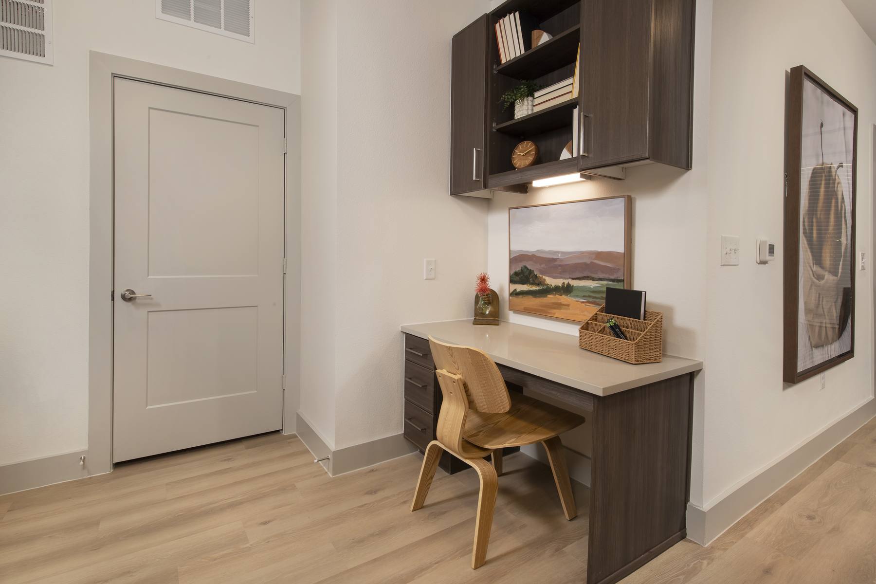 1BR Desk area
